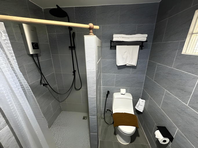 Bathroom 4, Dolphin Bay Beach Resort, K. Sam Roi Yot