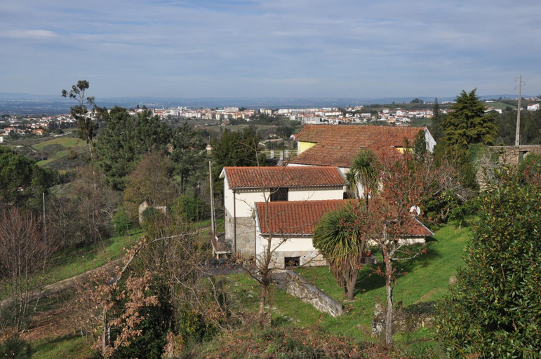 Others 4, Quinta da Encavalada, Oliveira do Hospital
