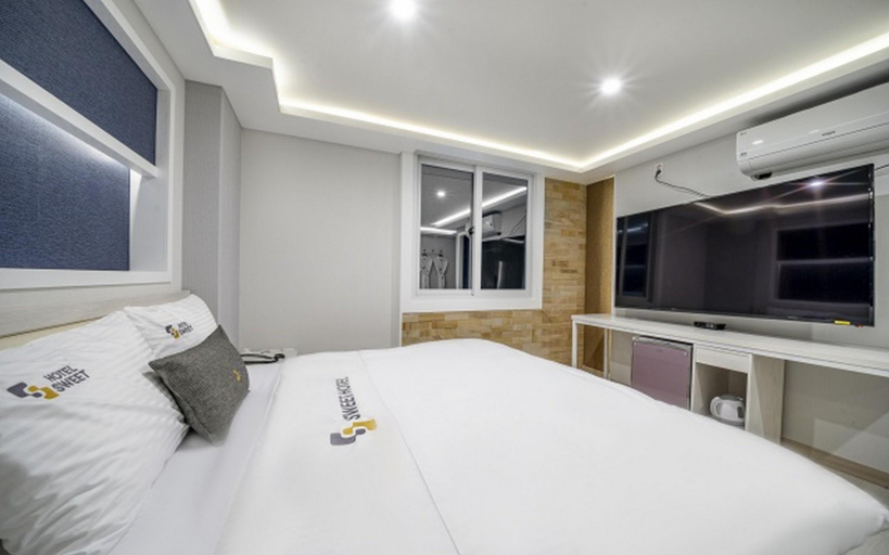 Bedroom 3, Tongyeong Sweet Hotel, Tongyeong