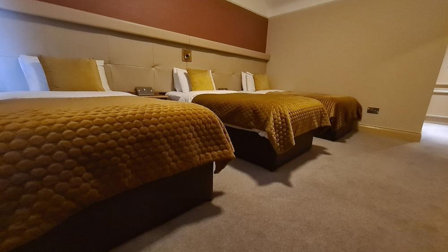 Bedroom 5, Farnham Arms Hotel