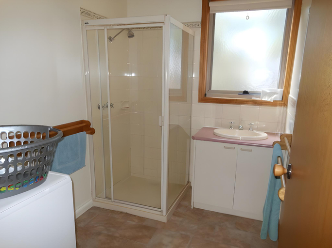 Bathroom 3, Grampians View Cottages, N. Grampians  - Stawell