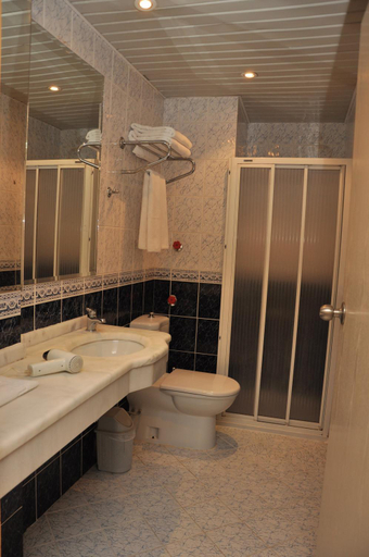 Bathroom 5, Amber-Rose Apart Hotel, Alanya