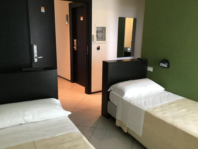Bedroom 3, Hotel Lido, Teramo