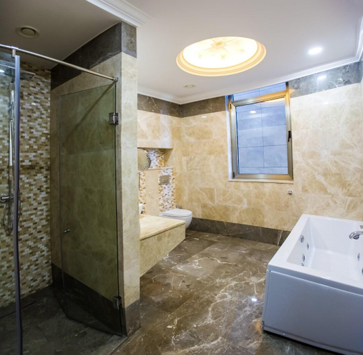 Bathroom 5, Istanbul Gold, Baku
