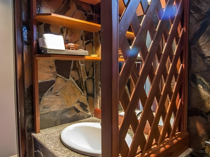 Bathroom 3, Tong Hotel, Muang Maha Sarakam