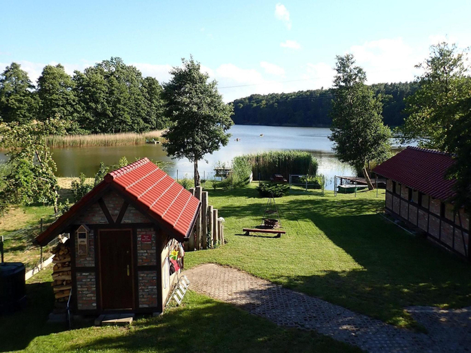 Others 5, Holiday Home in Kolczewo with Lake Access, Kamień