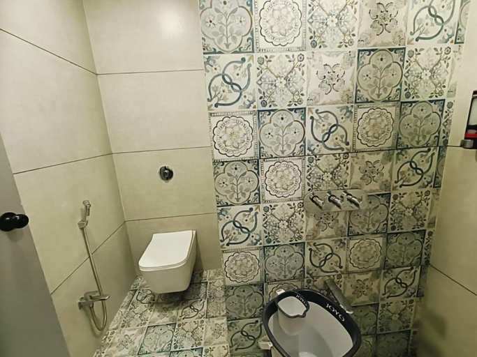 Bathroom 3, Hotel Raj Residency, Jalgaon