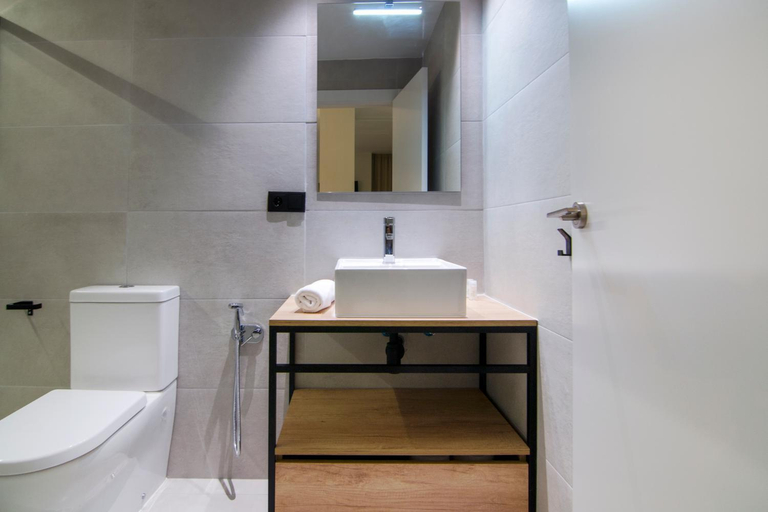Bathroom 2, VLC HOST - Reino 92, Valencia