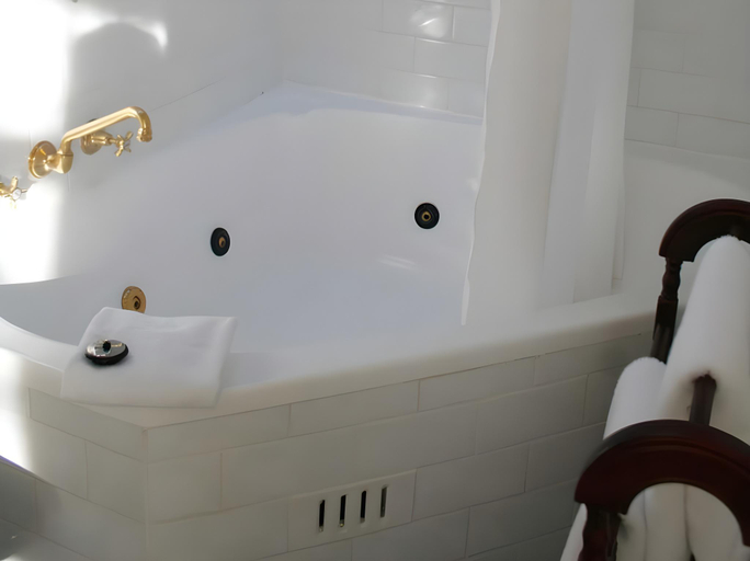 Bathroom 3, KUBBA ROONGA GUESTHOUSE - Boutique Luxury Spa Retreat & Gardens - Blue Mountains, Blue Mountains