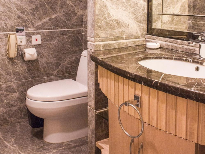 Bathroom 3, Nanjing Jinling Riverside Hotel, Nanjing