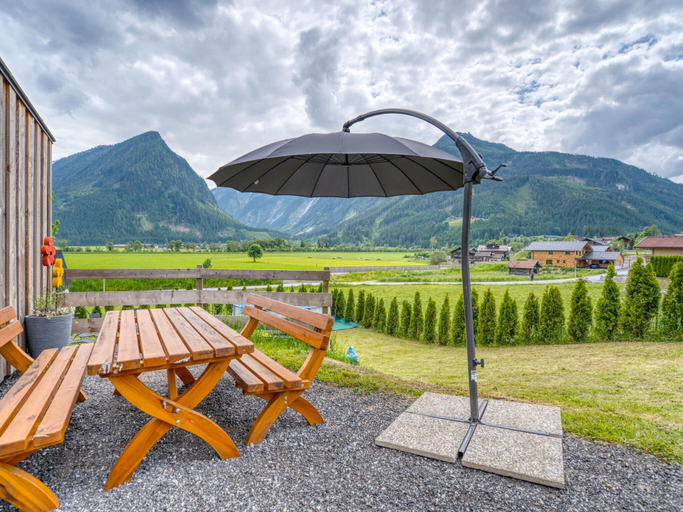 5, Chalet in Neukirchen With Mountain Views, Zell am See