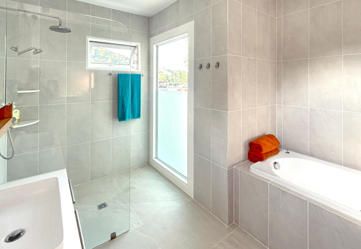 Bathroom 4, New 6-9 person Beachfront Pool Villa Ao Yon Phuket, Pulau Phuket