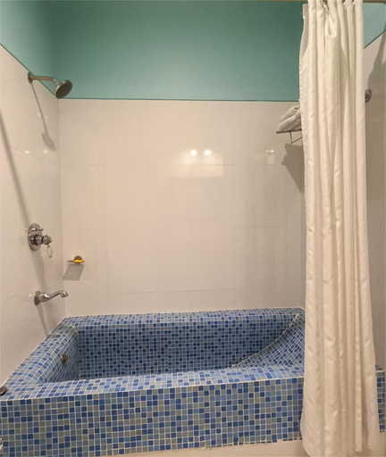 Bathroom 2, Lake Nahargarh Palace - A Justa Resort, Chittaurgarh
