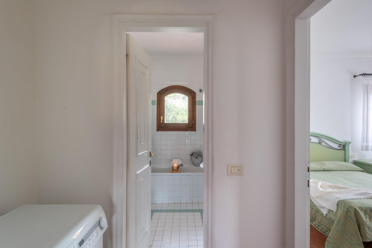 Others 3, Charming Small Villa V4 Sleeps 4 - No Pool, Sassari