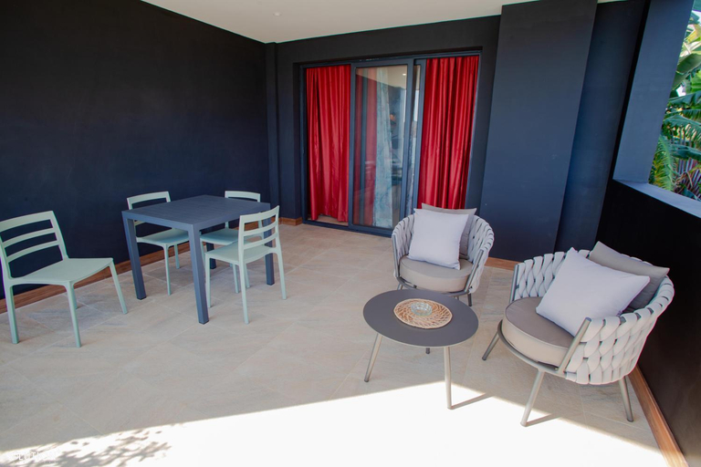 Others 5, Amako Beach House, Diana