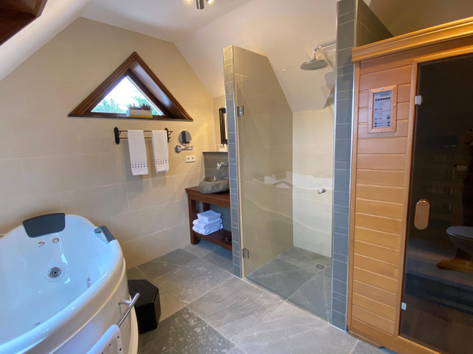 Bathroom 3, B&B Le Commandeur, Texel