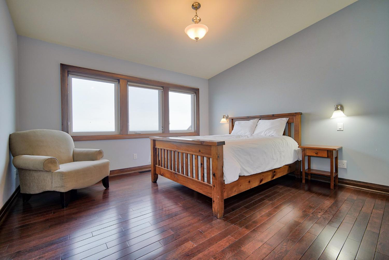 Bedroom 3, Blue View Chalets, Grey