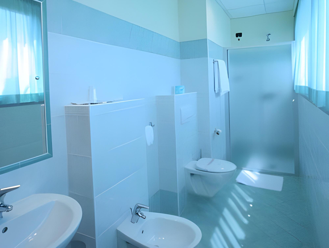 Bathroom 5, Dama Hotel, Cuneo