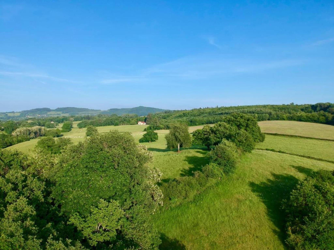 Others 5, Holiday Home in Saint-Honore near Gorges, Nièvre