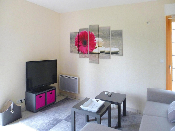 2, House in St. Quay near GR34 and Beaches, Côtes-d'Armor