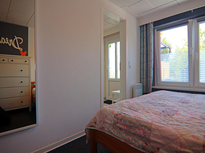 Bedroom 2, Bungalow in Neubukow mit Terrasse und Garten, Rostock