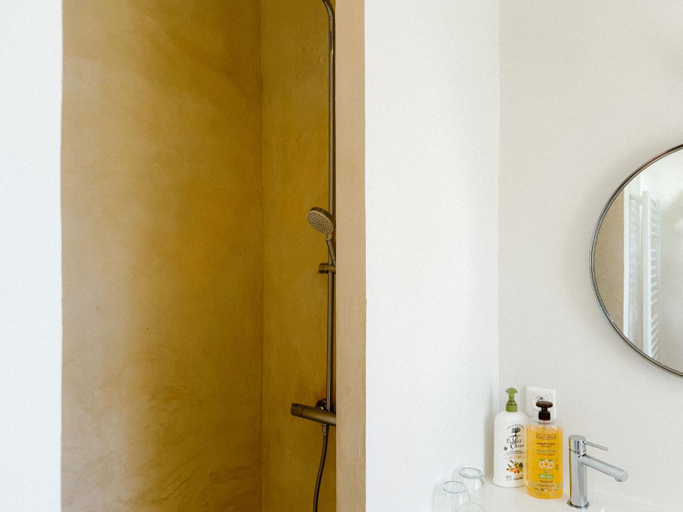 Bathroom 3, Le Pont de L'orme, Vaucluse