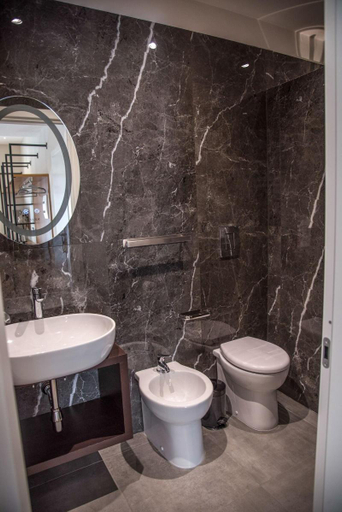 Bathroom 4, Kbirr Charming House, Napoli