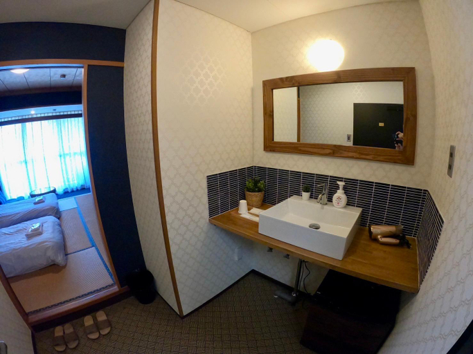 Bathroom 4, Isola Izukogen, Itō