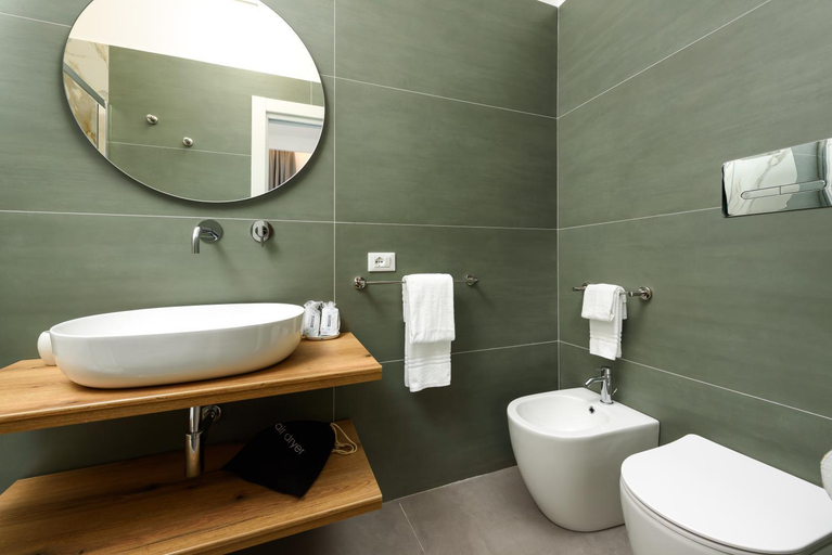 Bathroom 5, Bedda Luna B&B, Trapani