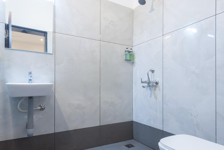 Bathroom 3, Shoolin Palace, Dakshina Kannada