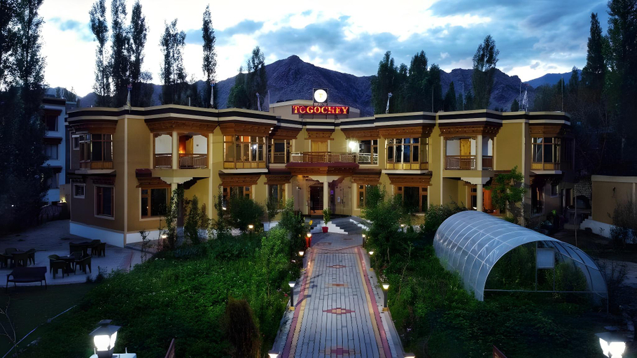 Exterior & Views