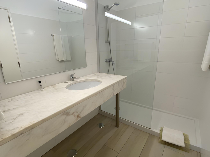 Bathroom 4, Clube Vilarosa, Portimão