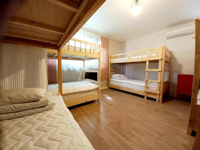 Bedroom 2, Pohang Youngildae Guesthouse, Pohang