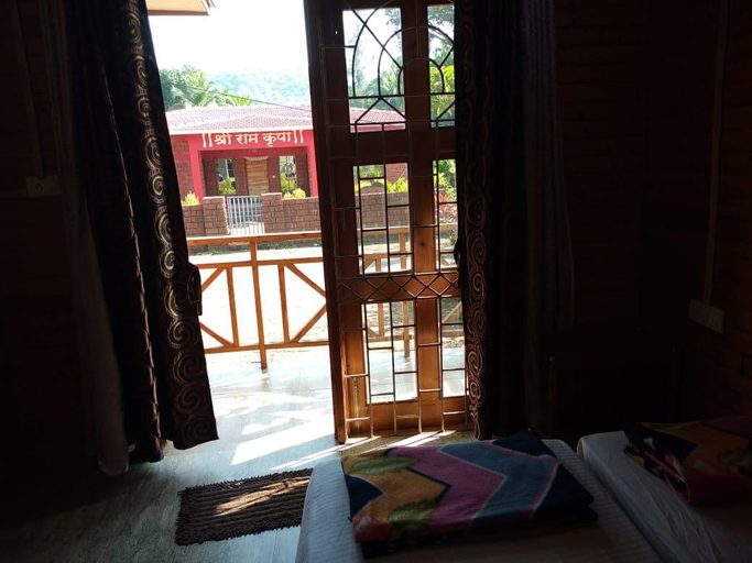 Others, The Wood Beach House, Ratnagiri