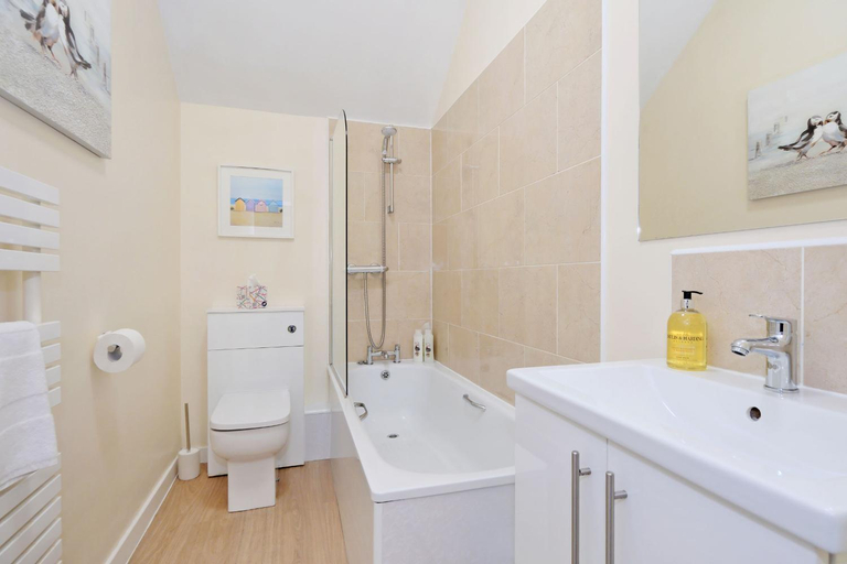 Bathroom 3, Douglas House Apartments, Highland