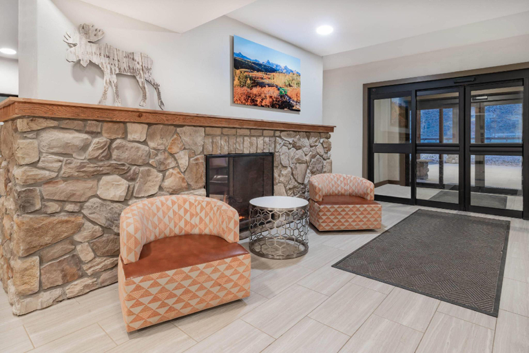 Public Area 3, Microtel Inn & Suites by Wyndham Georgetown Lake, Clear Creek