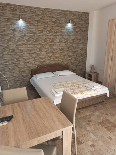 Others 4, Apartments Fillip