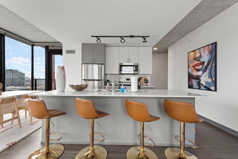 Food & Drinks, Fulbrix Bright Designer Apartments with West Loop Views, Cook