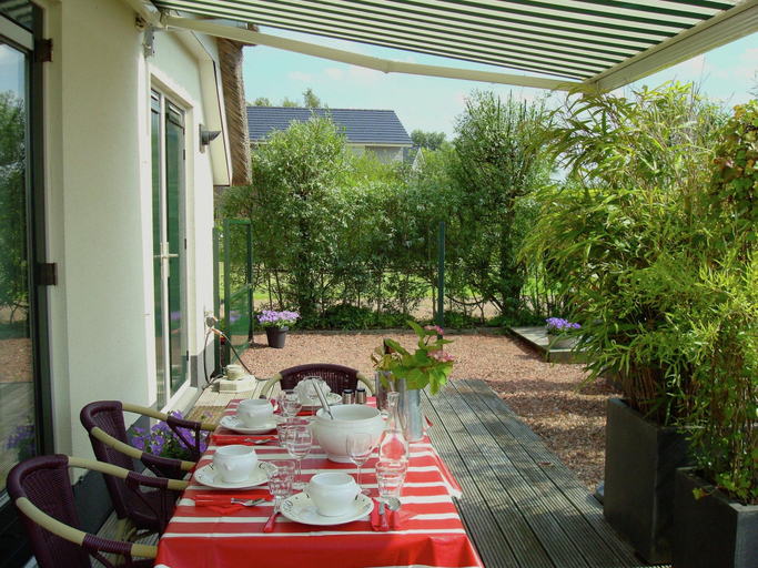 Food & Drinks, Holiday Home in Steendam by Schild Lake, Slochteren