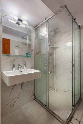 Bathroom 2, Petrino Guesthouse, Peloponnese