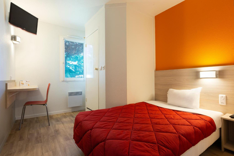 Bedroom 2, Premiere Classe Nantes Ouest - Saint Herblain, Loire-Atlantique