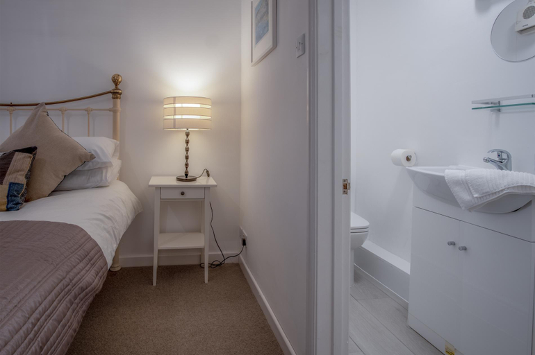 Bedroom 2, Caleb's Cottage - 4 Bedroom Cottage - Solva, Pembrokeshire