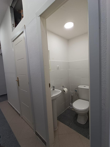 Bathroom 5, Hostal Mayor Plaza, Madrid
