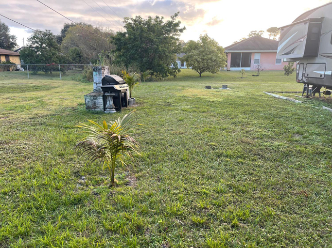 Others 3, Private Queen Bedroom C shared common spaces, Saint Lucie