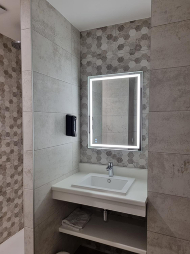 Bathroom 5, HOSHO - Bordeaux Centre Victoire, Gironde