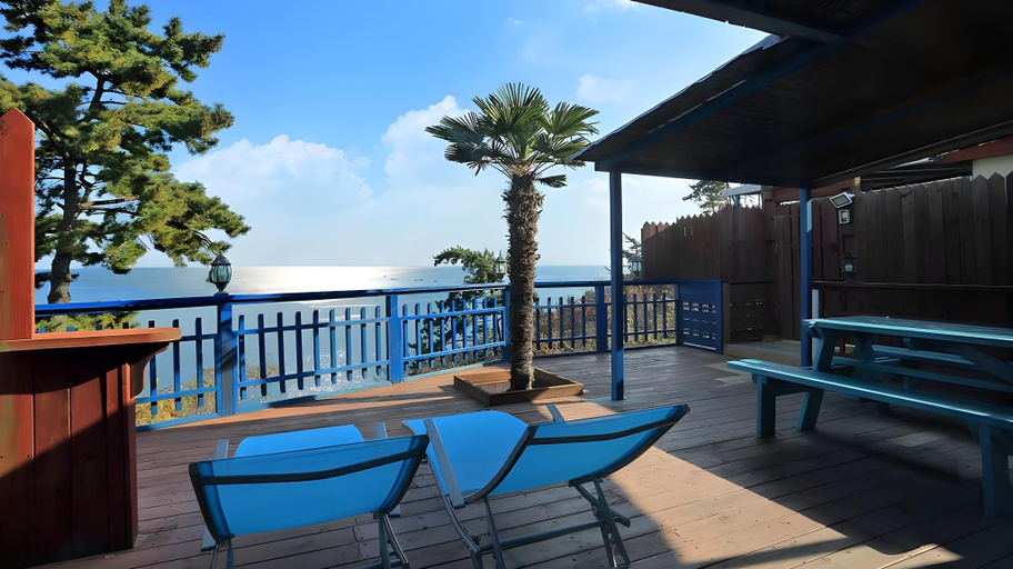 Others 3, Silver Sea Pension, Namhae