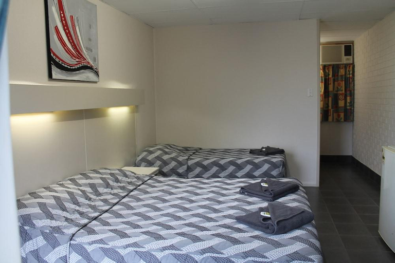Bedroom, Motel 707, Emerald