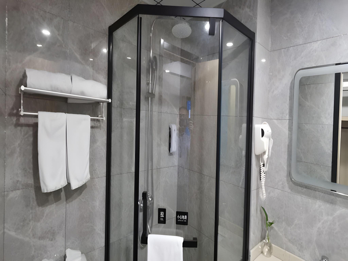 Bathroom 3, Green Tree Inn Express Jiangsu Taizhou Xinghua RT-Mart, Taizhou