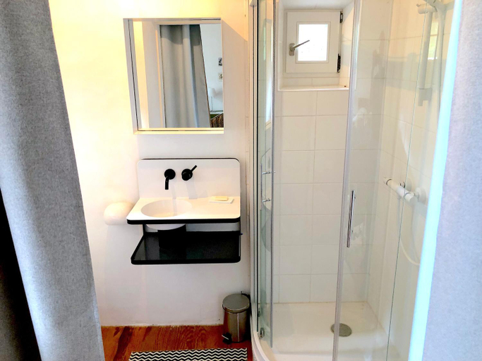 Bathroom 3, Domaine Le Berdoy, Gers