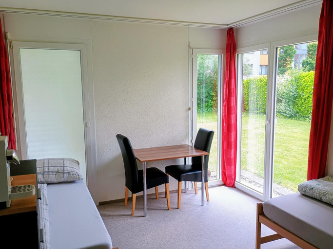 Others 3, Privatzimmer 300m zur S-Bahn Jona, See-Gaster